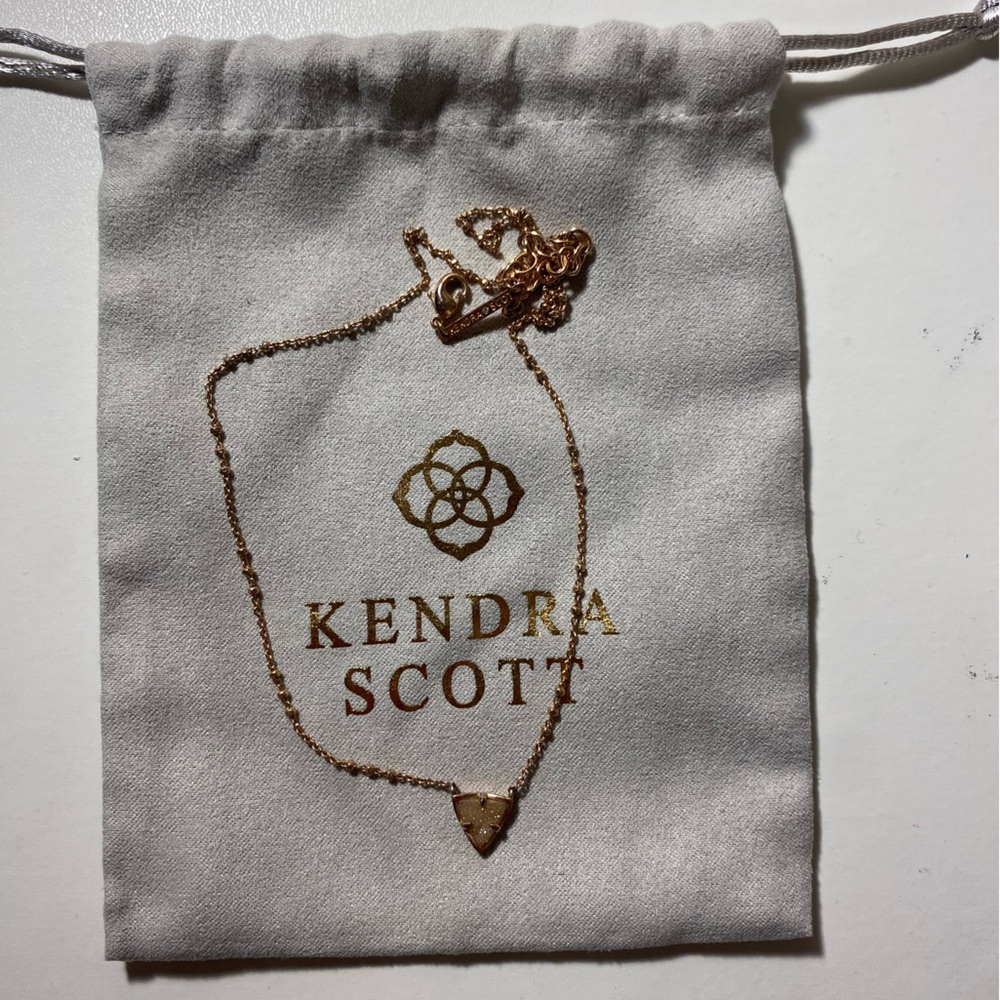 Kendra Scott necklace